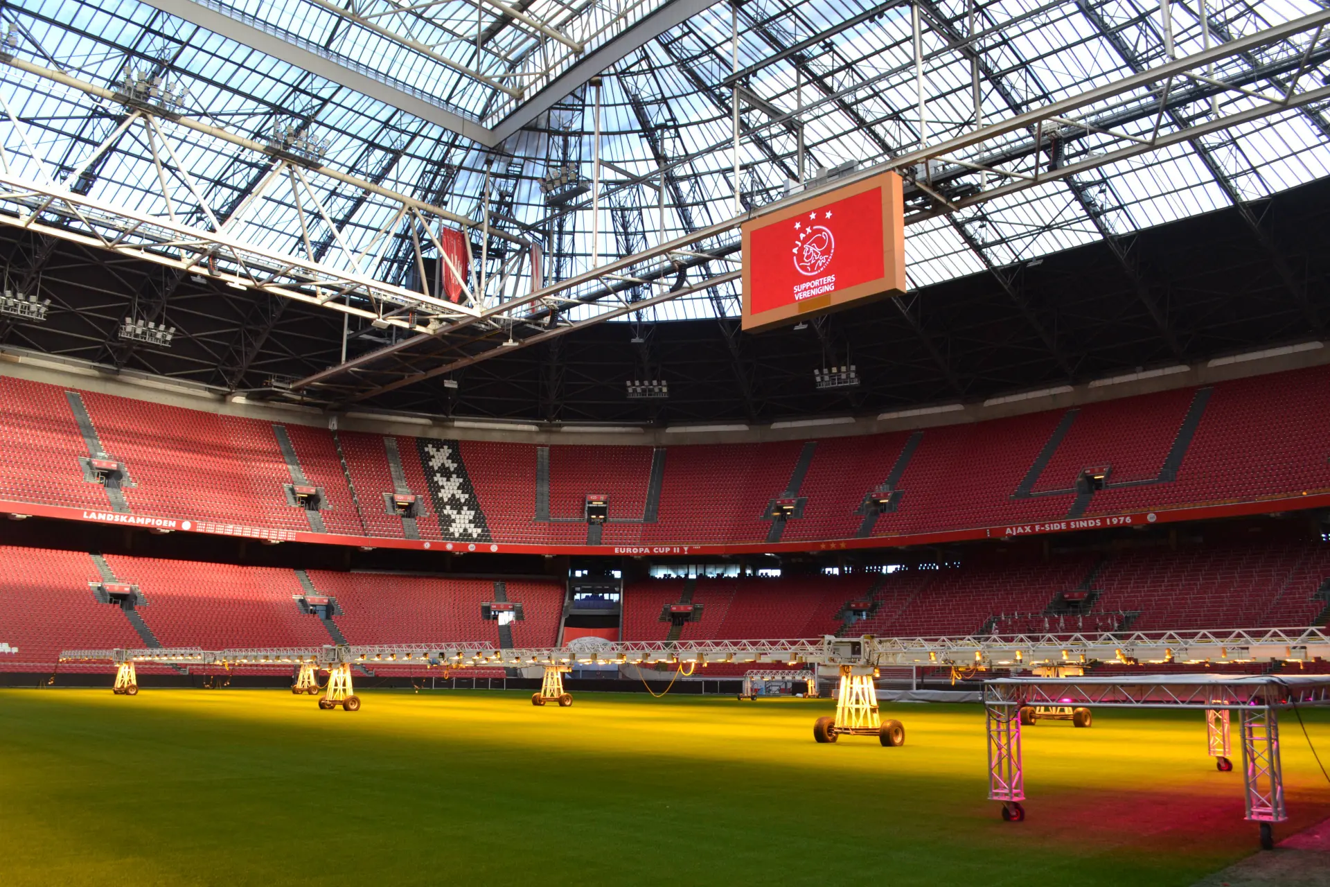 Harry Styles kan Ajax dwarszitten: ArenA mogelijk niet beschikbaar voor play-offs
