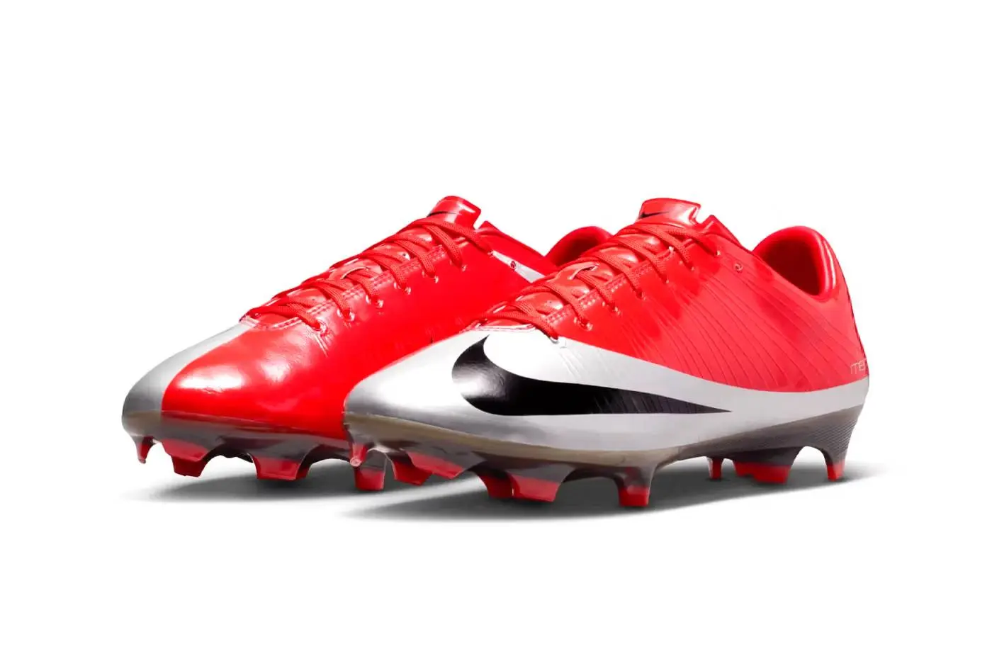 Ronaldo en Nike brengen iconische Max Orange Mercurial terug
