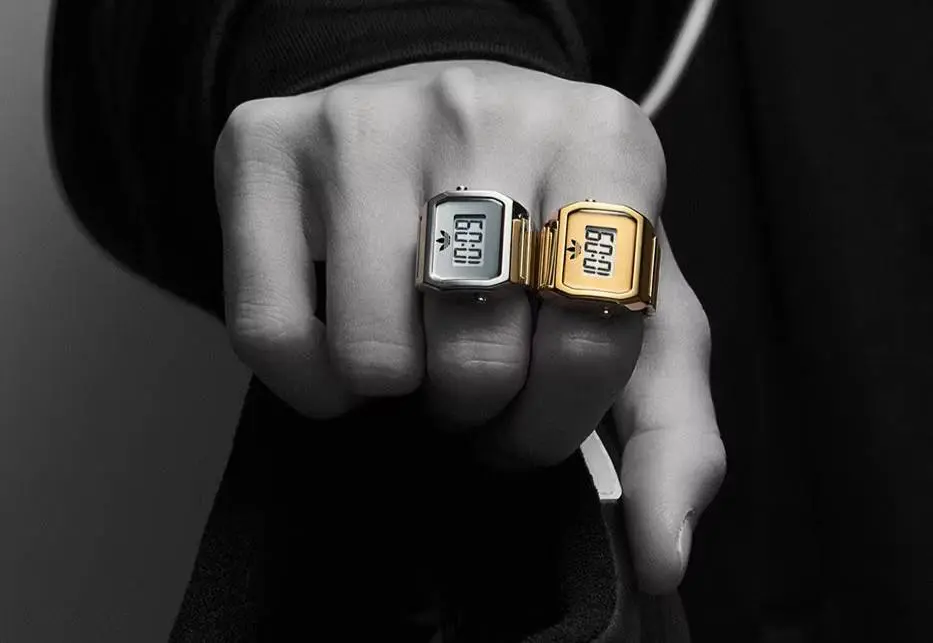 Adidas Originals dropt ring waarmee je altijd de tijd bij de hand hebt