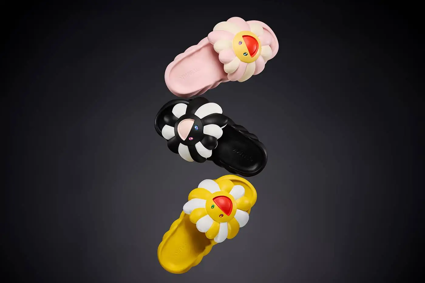 Takashi Murakami laat je op z’n kunst lopen met deze opvallende nieuwe slippers