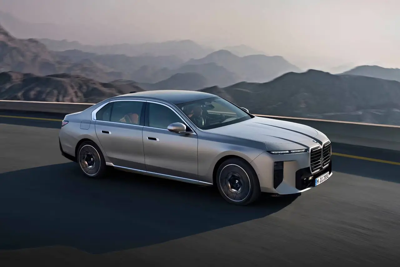 BMW tilt de 7 Serie naar de toekomst met Neue Klasse vibes