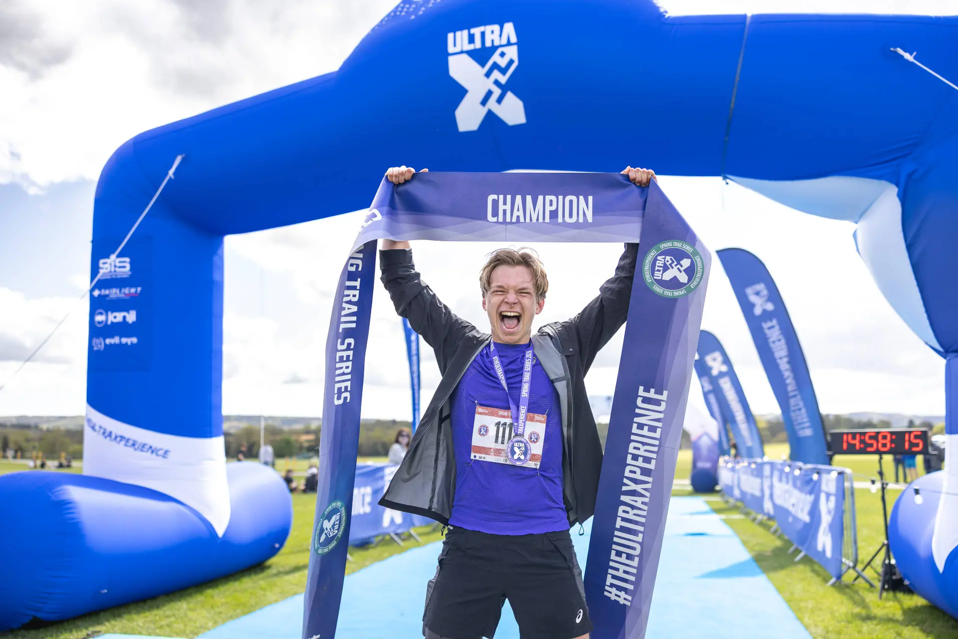 Joep Toebes (22) over de winst bij zijn allereerste ultramarathon: “De enige die erin hoeft te geloven, ben je zelf”