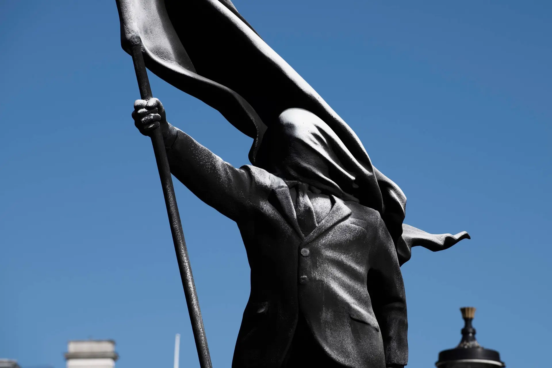Banksy slaat weer toe met opvallende 'blinde' man in hartje Londen