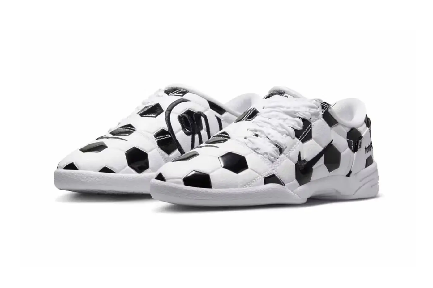 Nike geeft de Total 90 een make-over die rechtstreeks uit de voetbalwereld komt