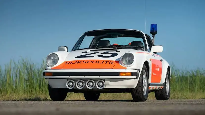 de-porsche-911-is-flink-gebruikt-tijdens-zijn-dienstjaren-maar-is-weer-in-topstaat-gebracht