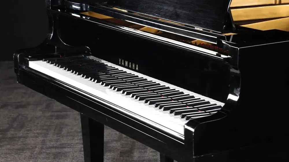 freddie-mercury-yahama-piano-auction