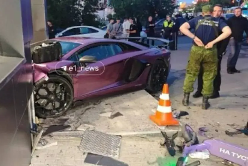 zoon-van-russische-miljardair-knalt-met-lamborghini-van-400-000-euro-tegen-gevel