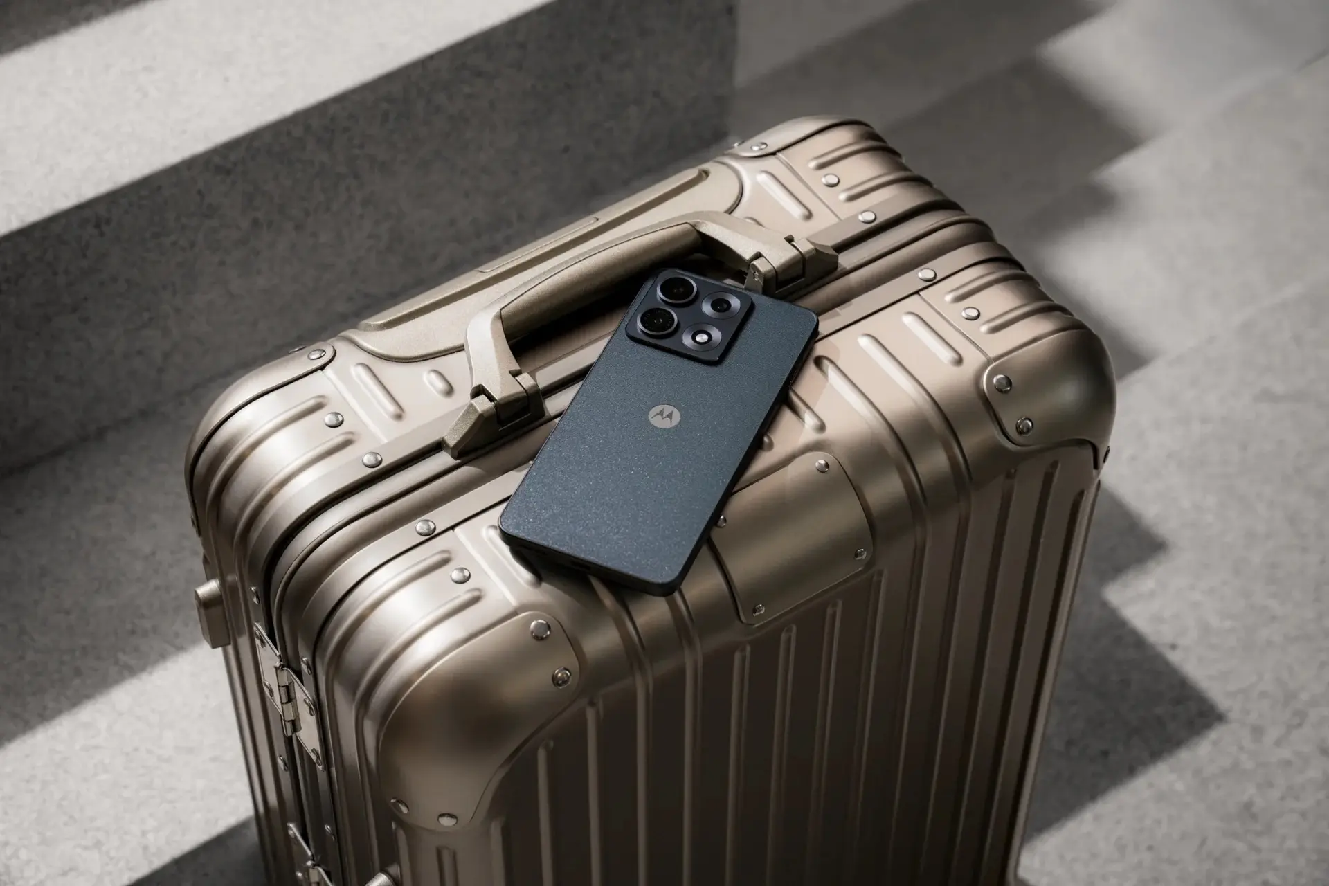 2026_MOTOROLA-EDGE_AVIATOR_GALLERY-SHOOT_PHOTOS_15-2048x1365.png