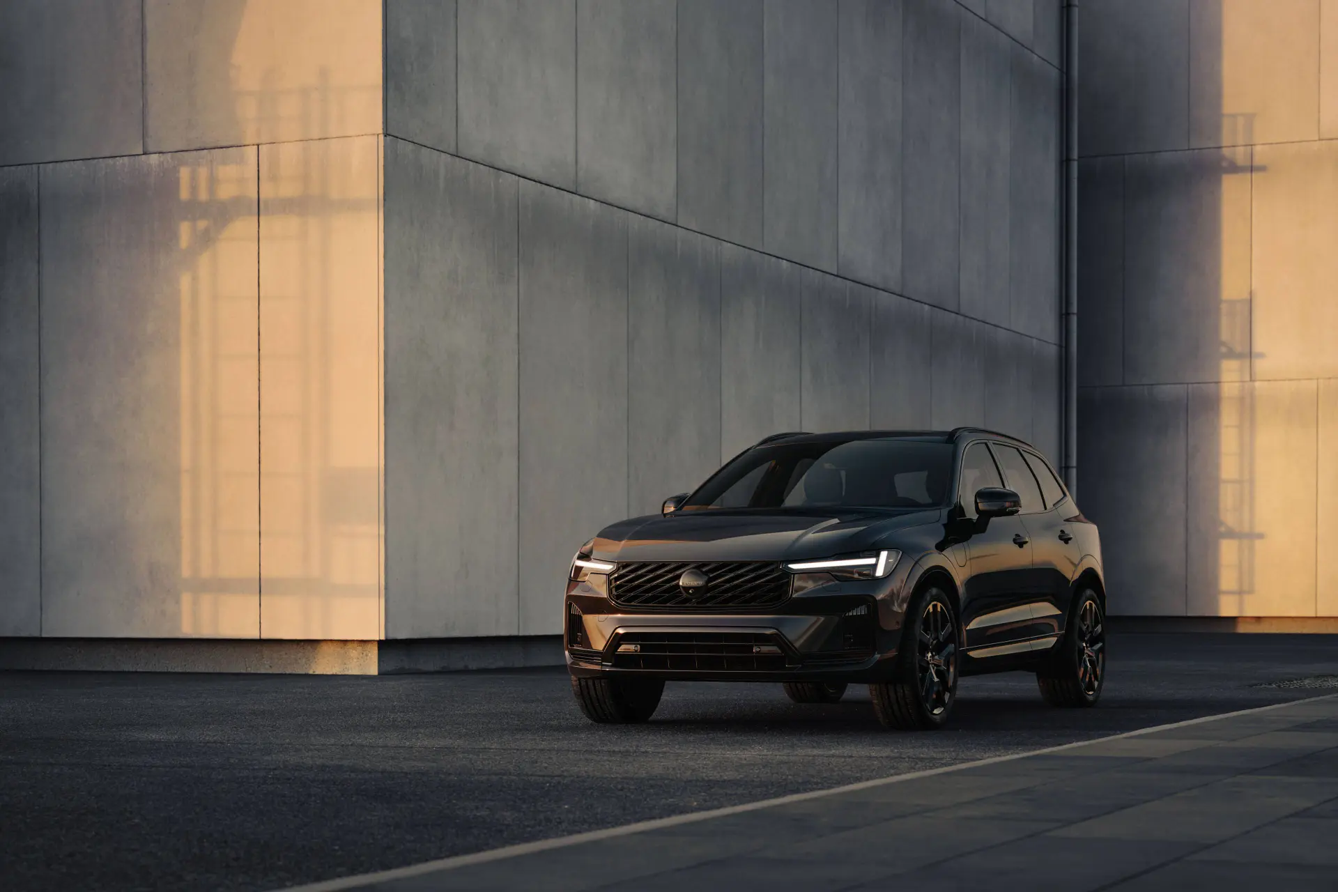 Black_edition_The_New_Volvo_XC60_34Front