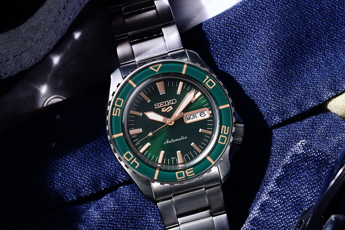 https---hypebeast.com-image-2026-09-12-seiko-5-sports-skx-snzh-formal-white-tweed-green-hdb004-hdb005-release-info-1