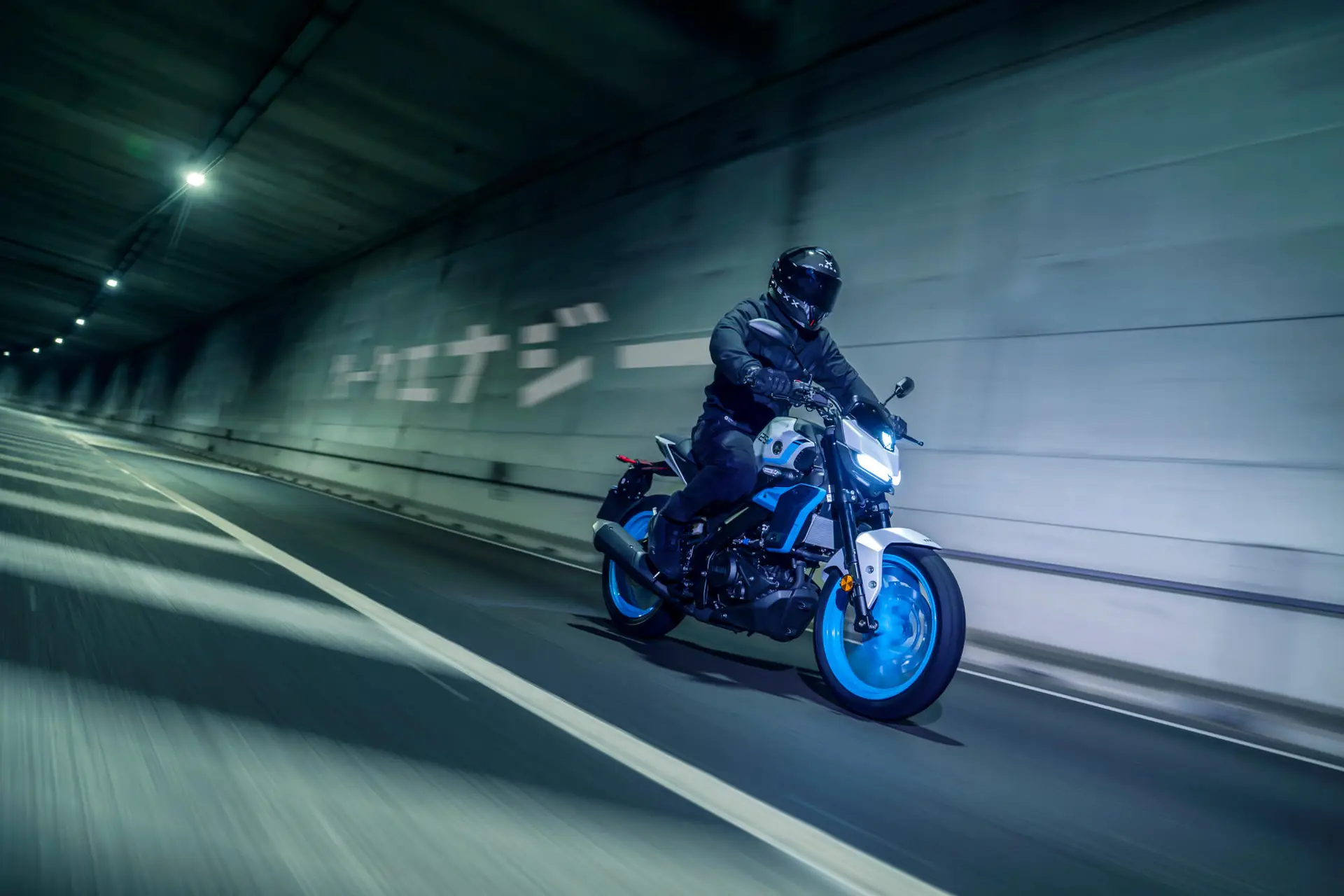 2027-Yamaha-MT125A-EU-Ice_Storm-Action-006-01