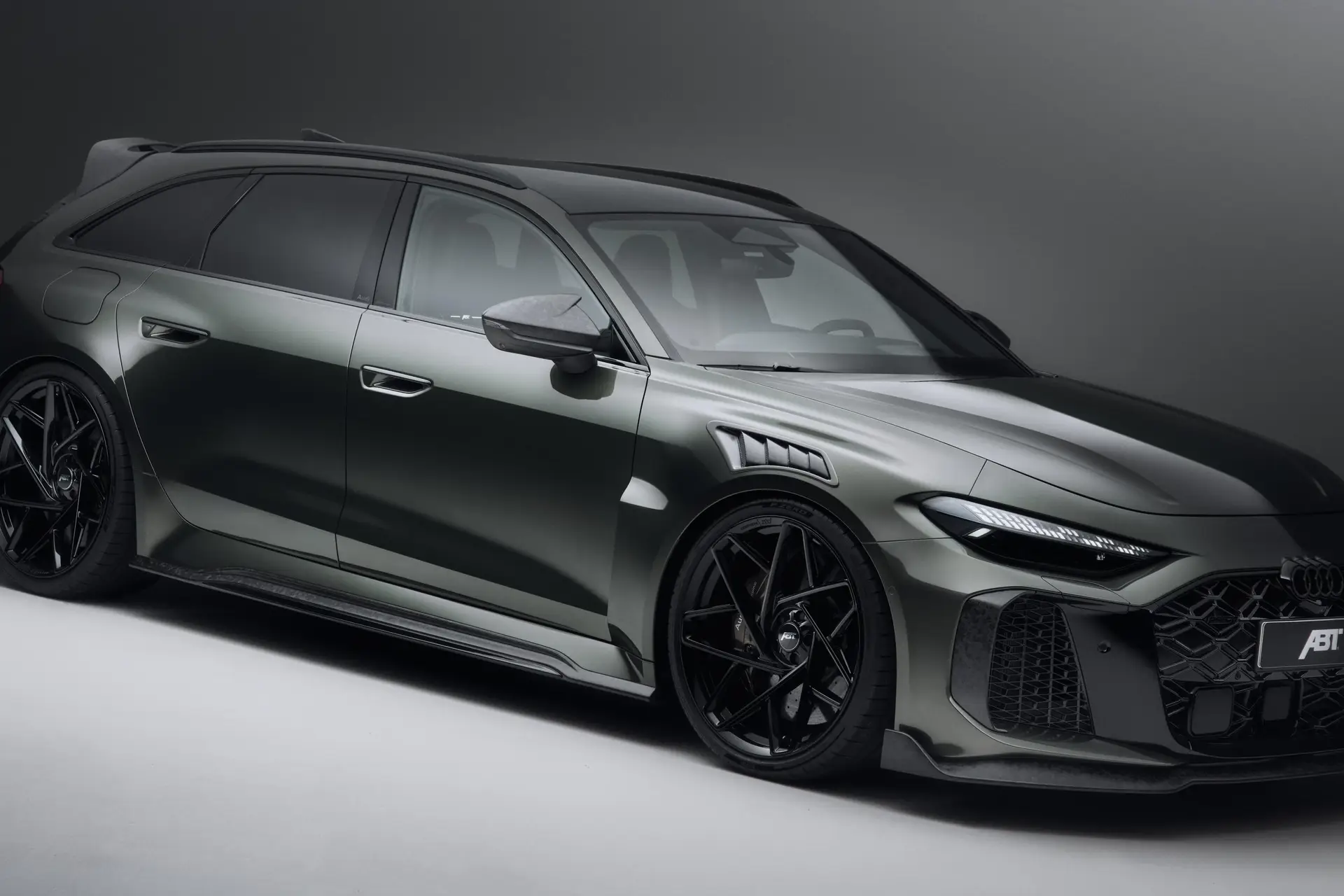 Audi-RS-5-ABT-RS5-R-720-pk-carbon-camouflage-schuin-vooraanzicht