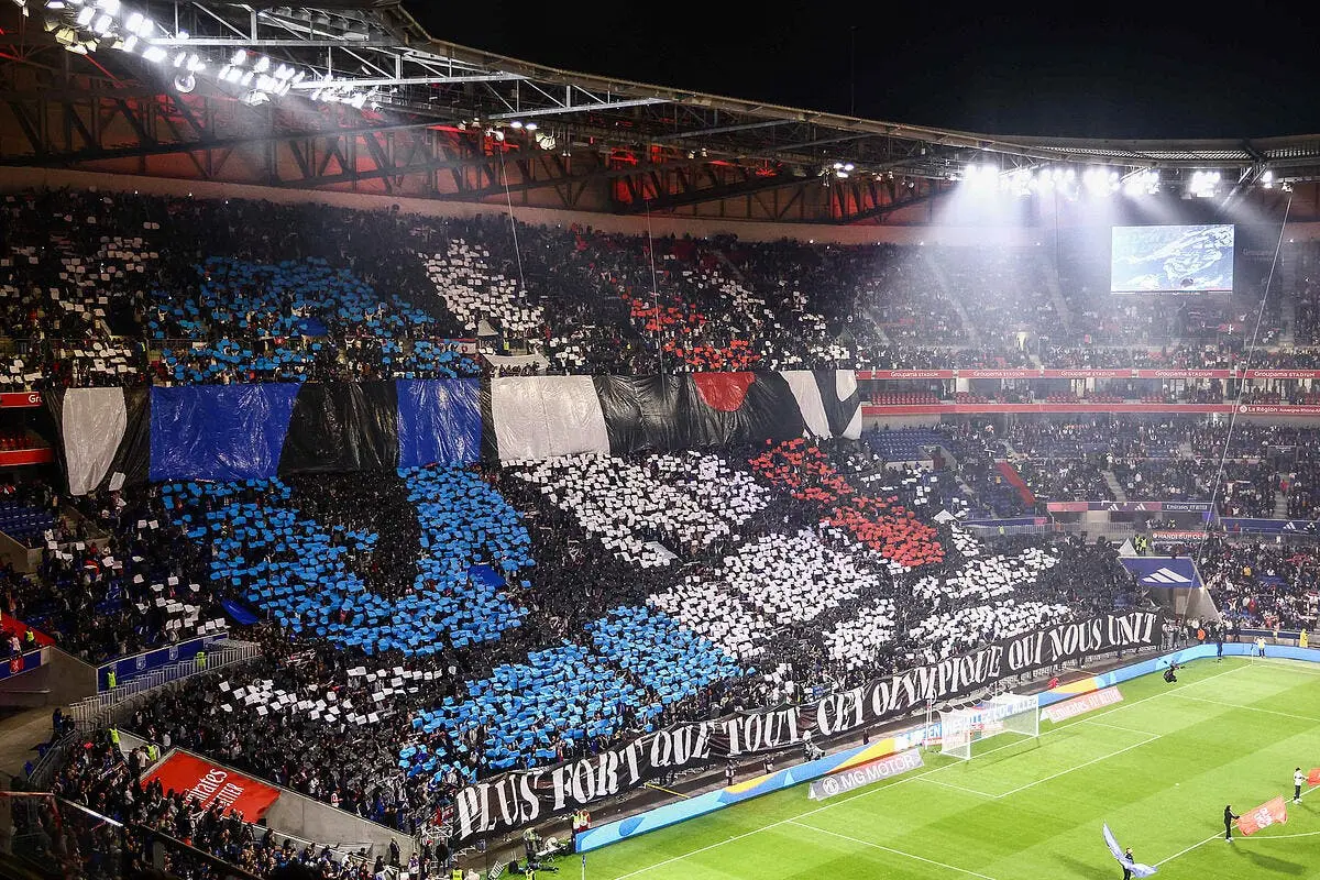 OL : Drapeau de l'Algérie arraché, sale histoire à Lyon