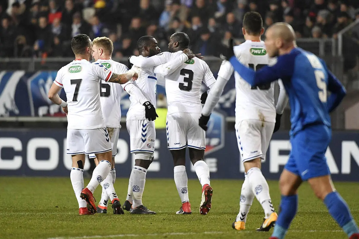 cdf strasbourg tremble mais passe a grenoble iconsport icon laf 080218 01 02209411