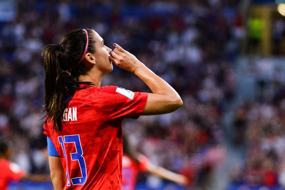 critiquee alex morgan balance le geste obscene de cristiano ronaldo alex morgan257921