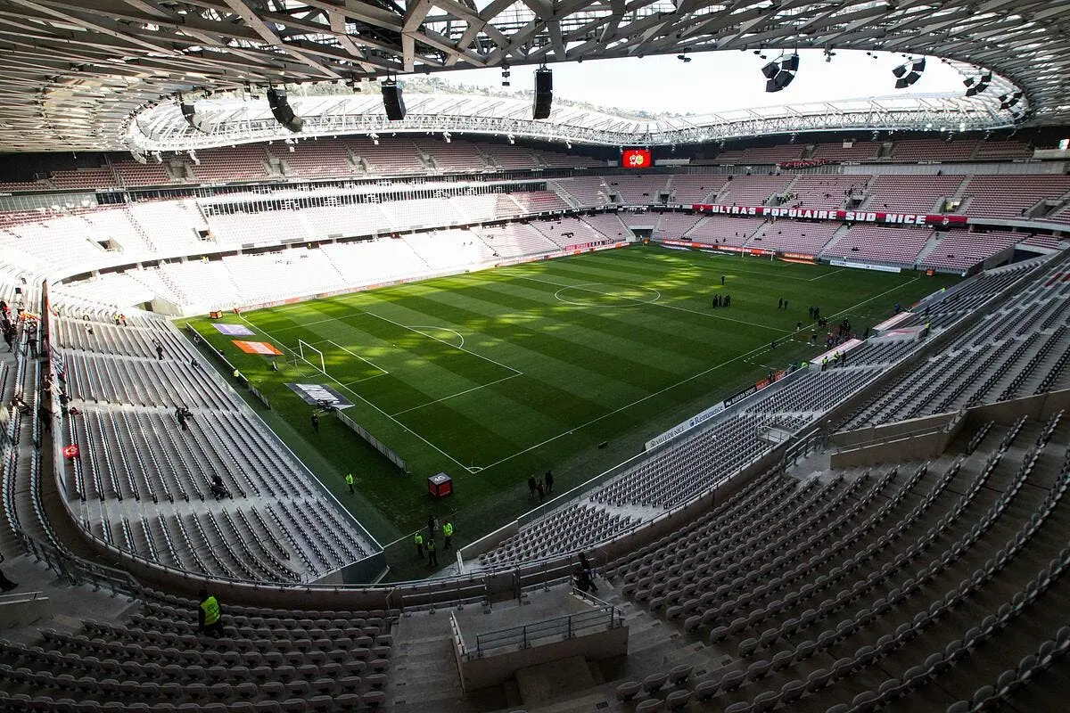 nice ol dans une allianz riviera desertee iconsport jcm 080215 09 17125971