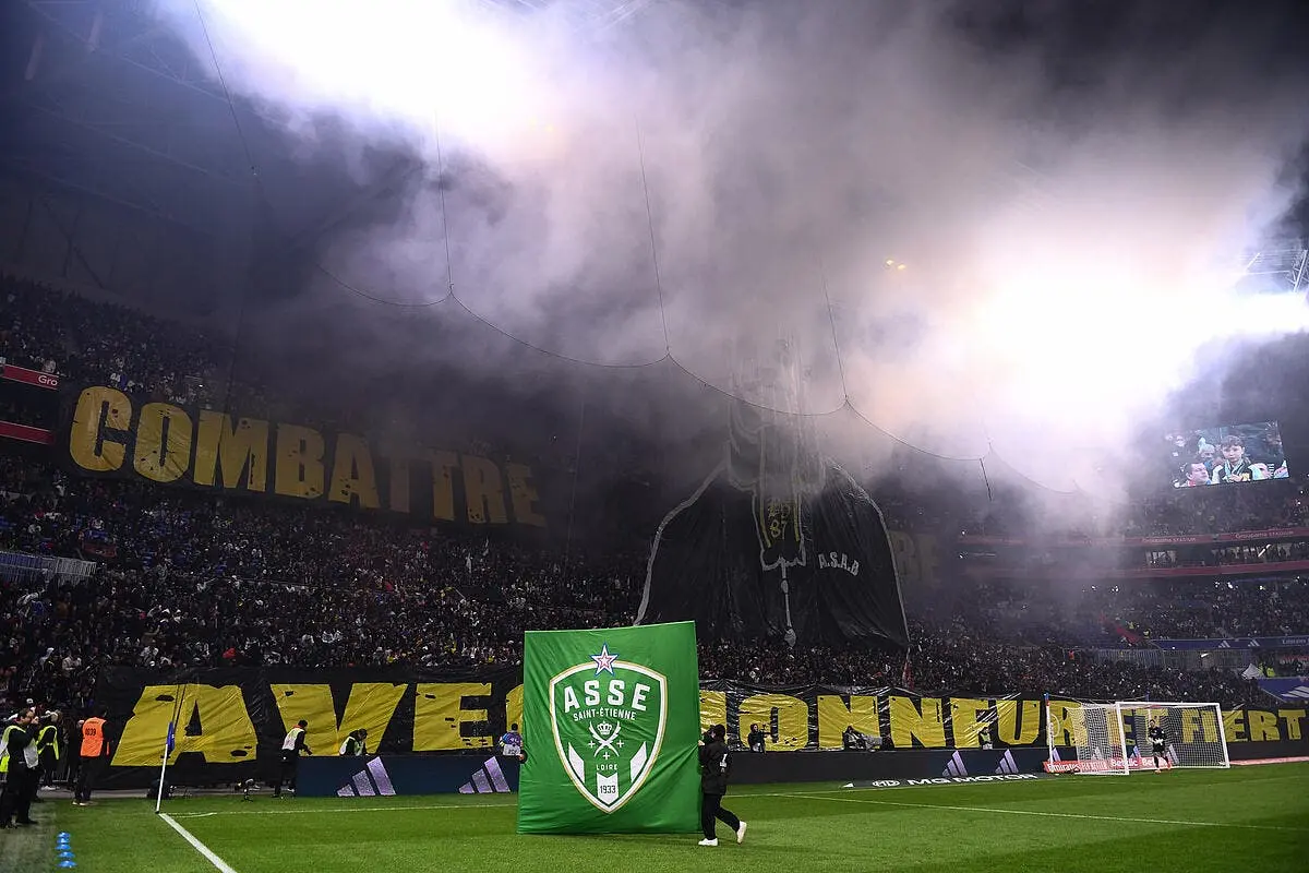 un fan de l asse sauvagement agresse par une bande a lyon iconsport 244218 0301 389067