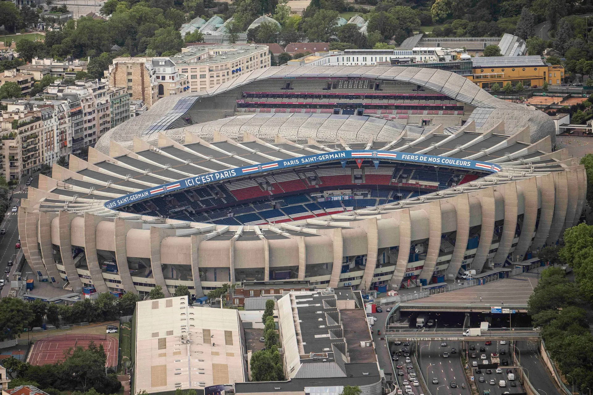 Le Parc des Princes vendu 200ME au PSG, ça se précise