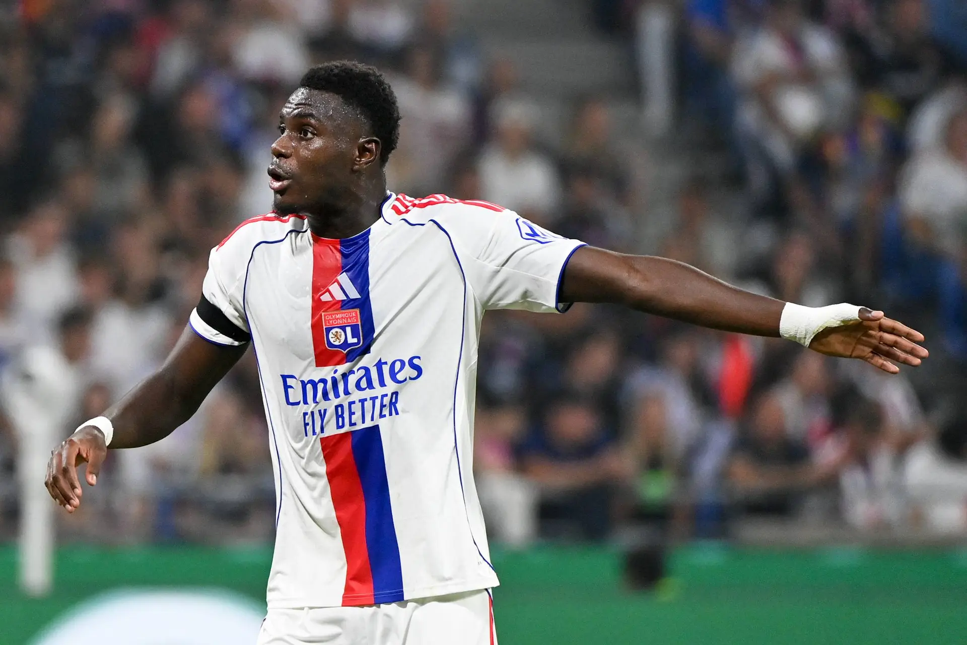 OL : Niakhaté perd ses nerfs et se blesse