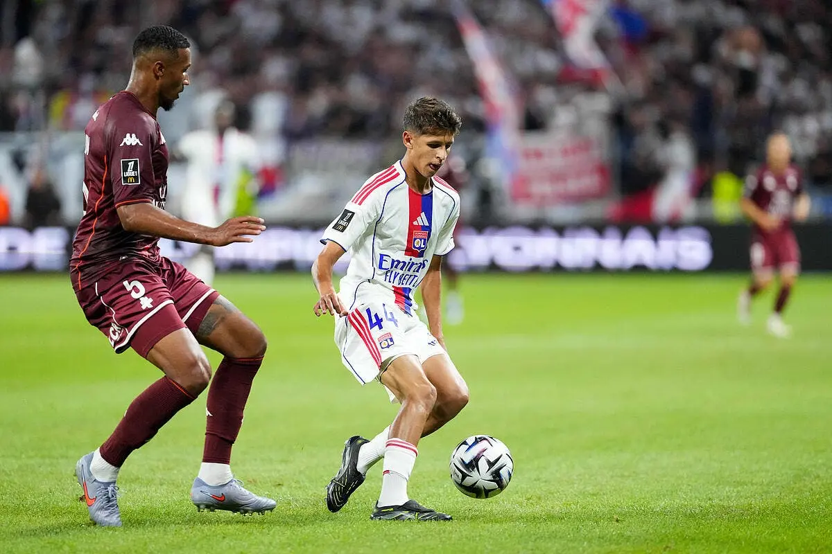 OL :  Khalis Merah prolonge jusqu'en 2029