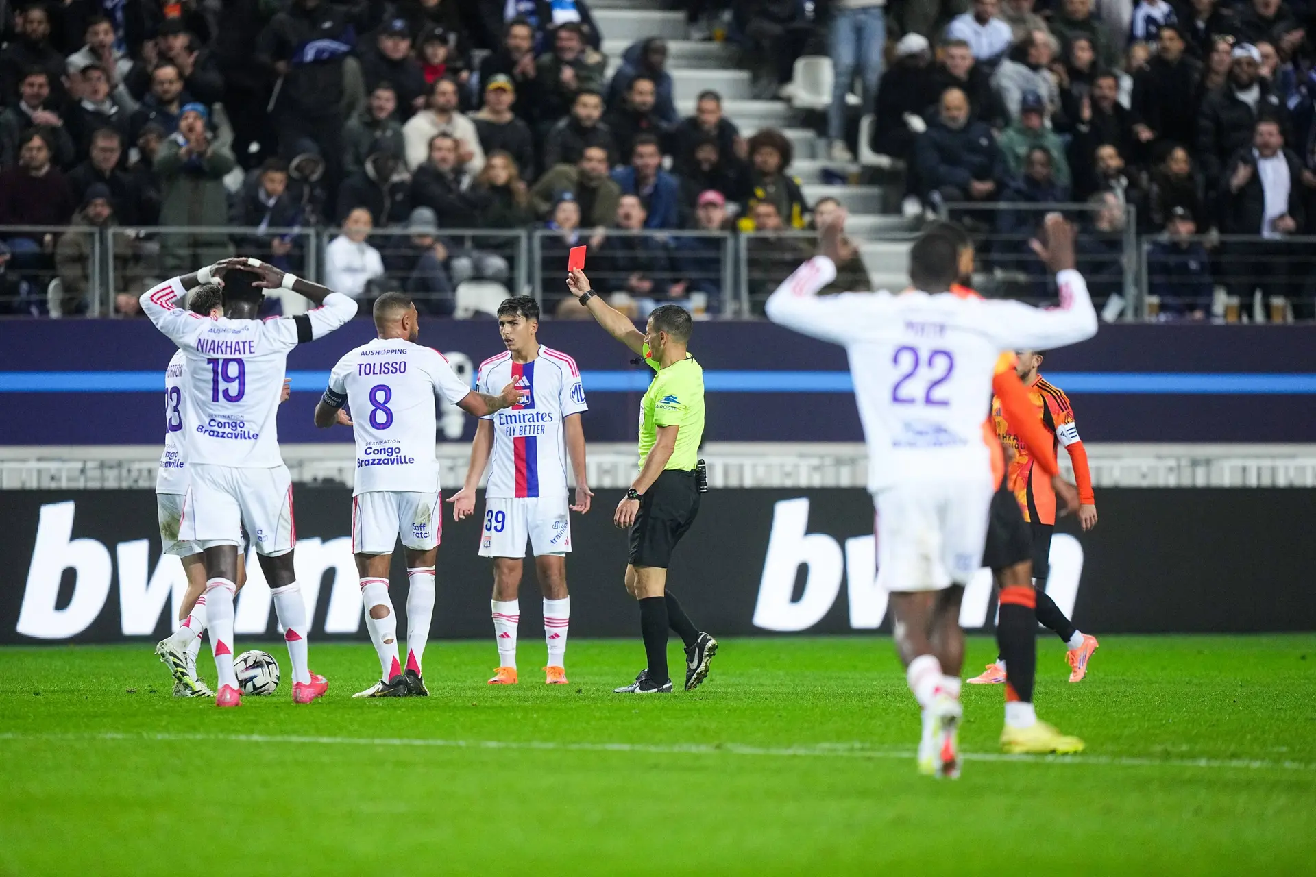 Scandale arbitral à Paris FC-OL, La Chaine L’Equipe félicite Lyon