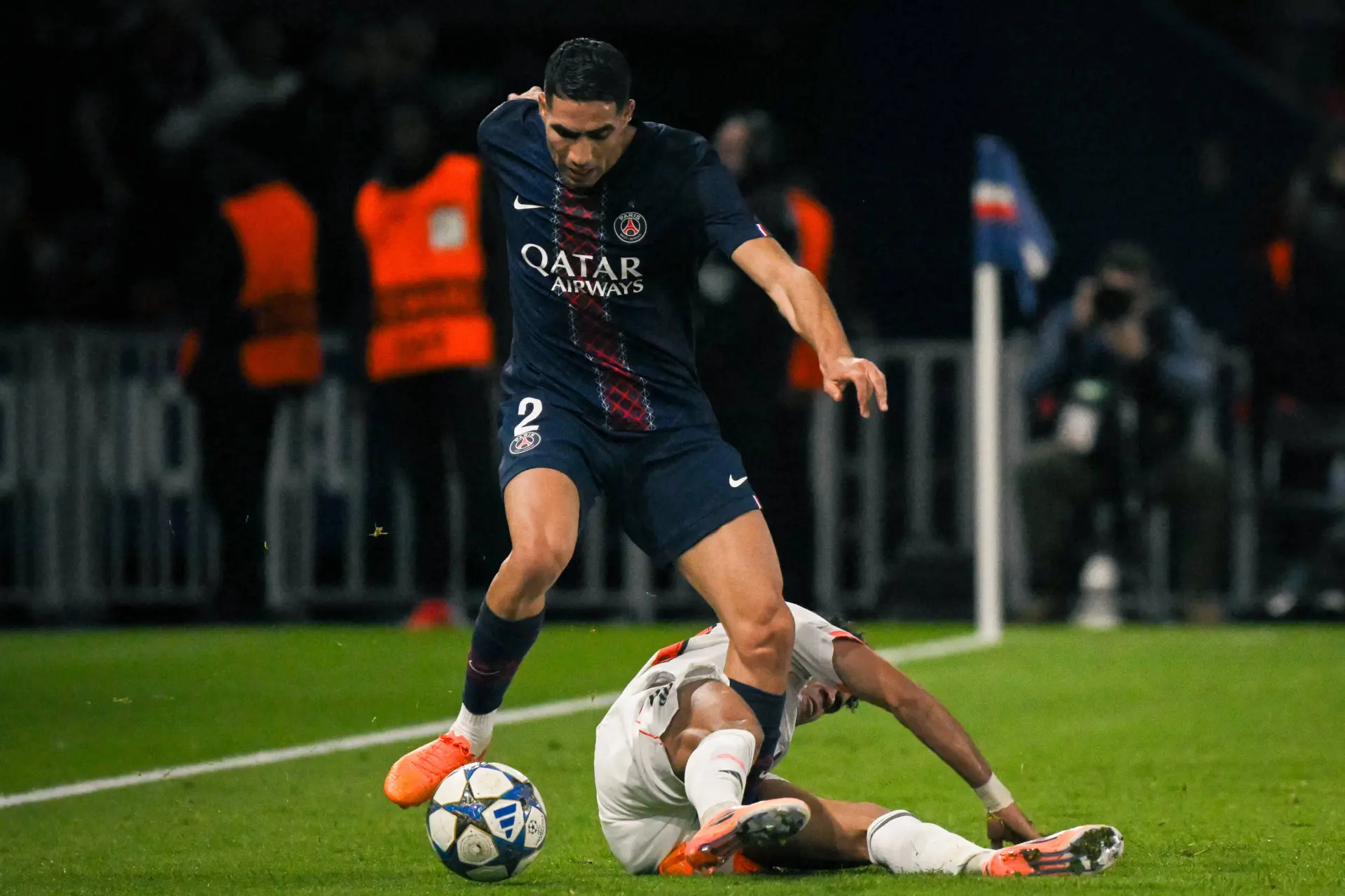 Il se moque d'Hakimi, Upamecano tente de calmer le jeu