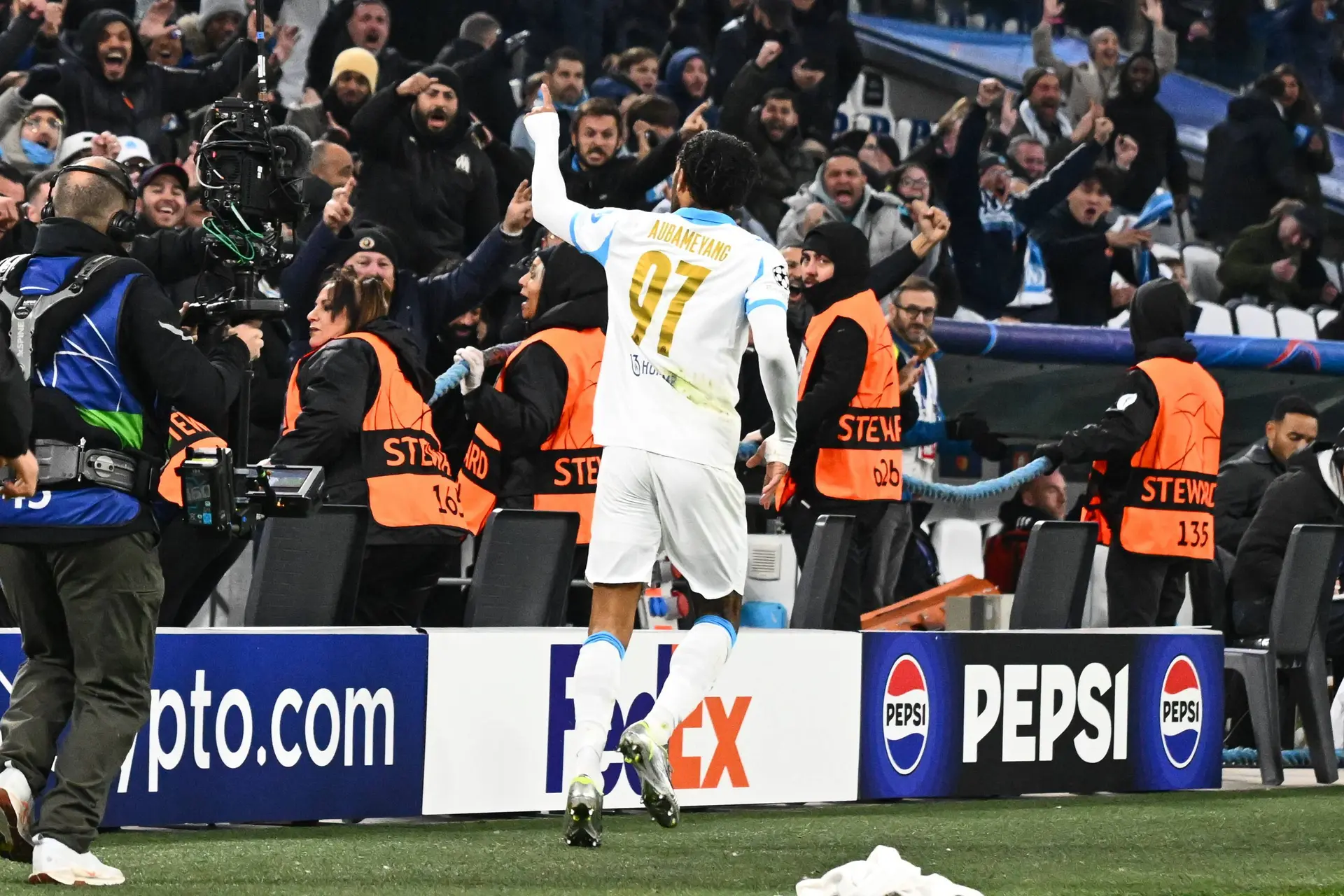 LdC : 2 buts en 4 minutes, Aubameyang ressuscite l'OM (vidéos)