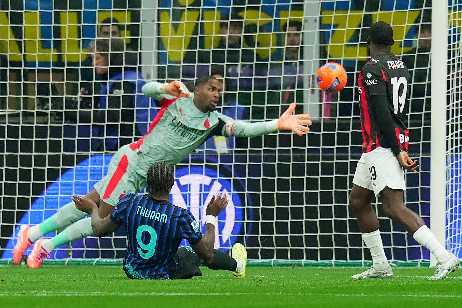 Serie A : Maignan offre le derby au Milan AC