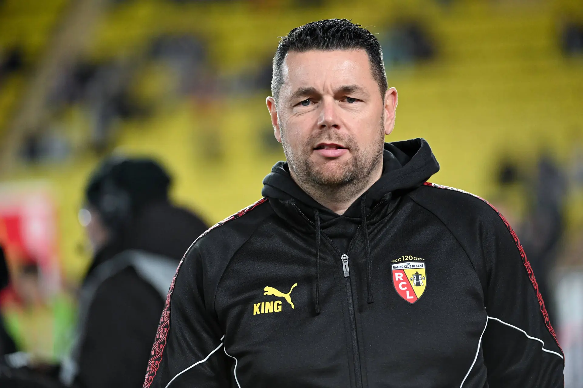 Pierre Sage fuit vers l’Angleterre, il a parfaitement raison