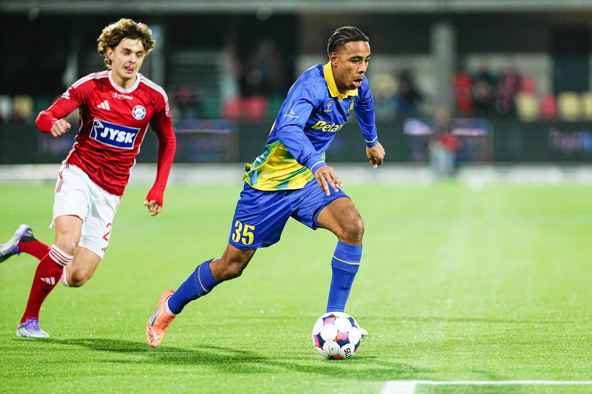 Officiel : Noah Nartey signe à l’OL