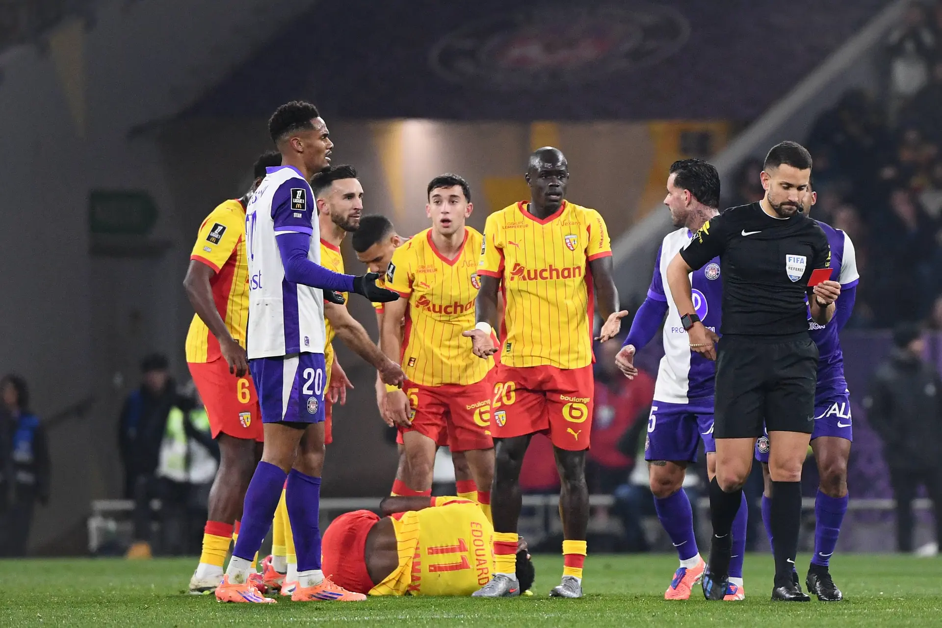 L1 : Lens champion grâce aux arbitres, la colère gronde