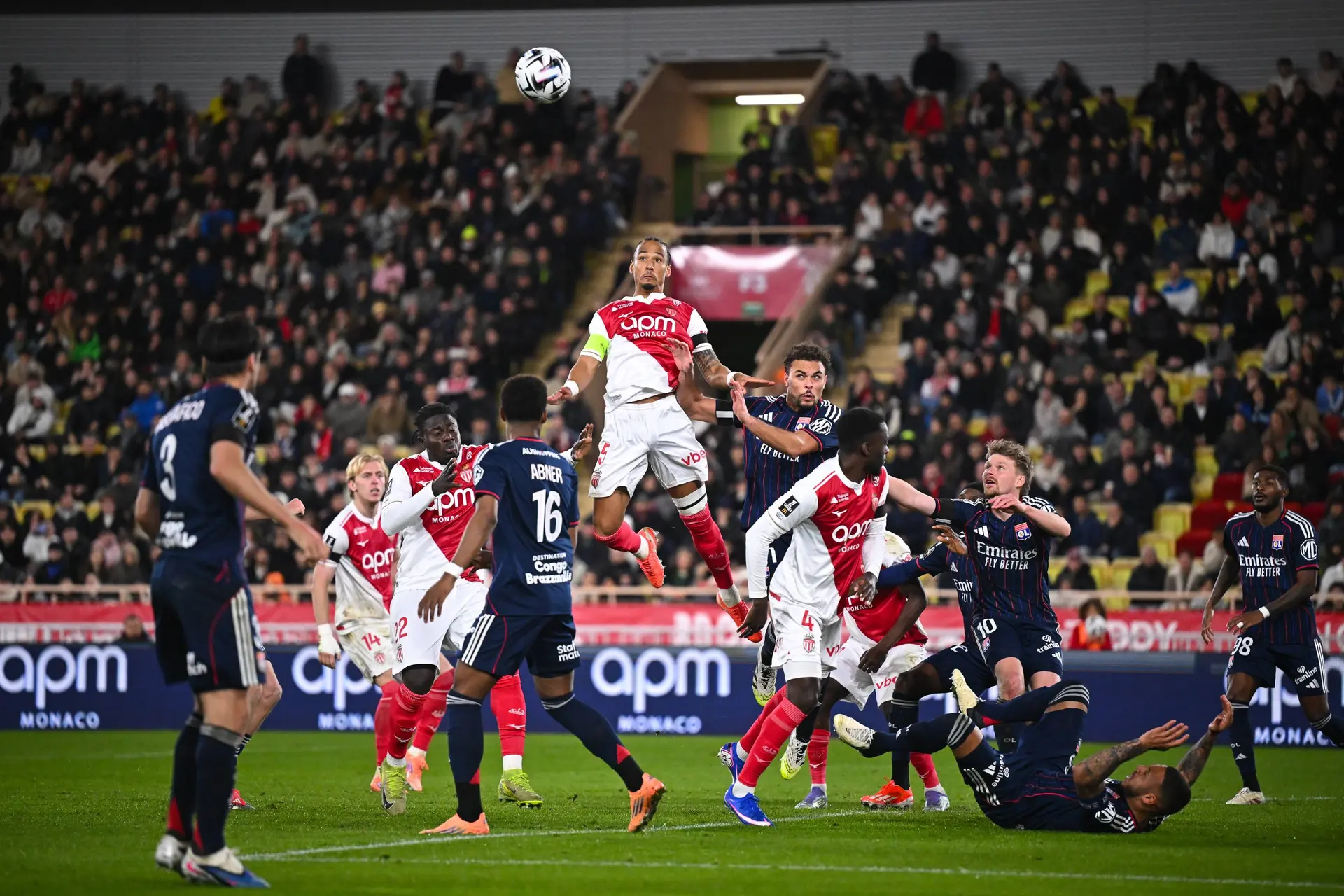 L’arbitre a aidé l’OL, c'est une grande première