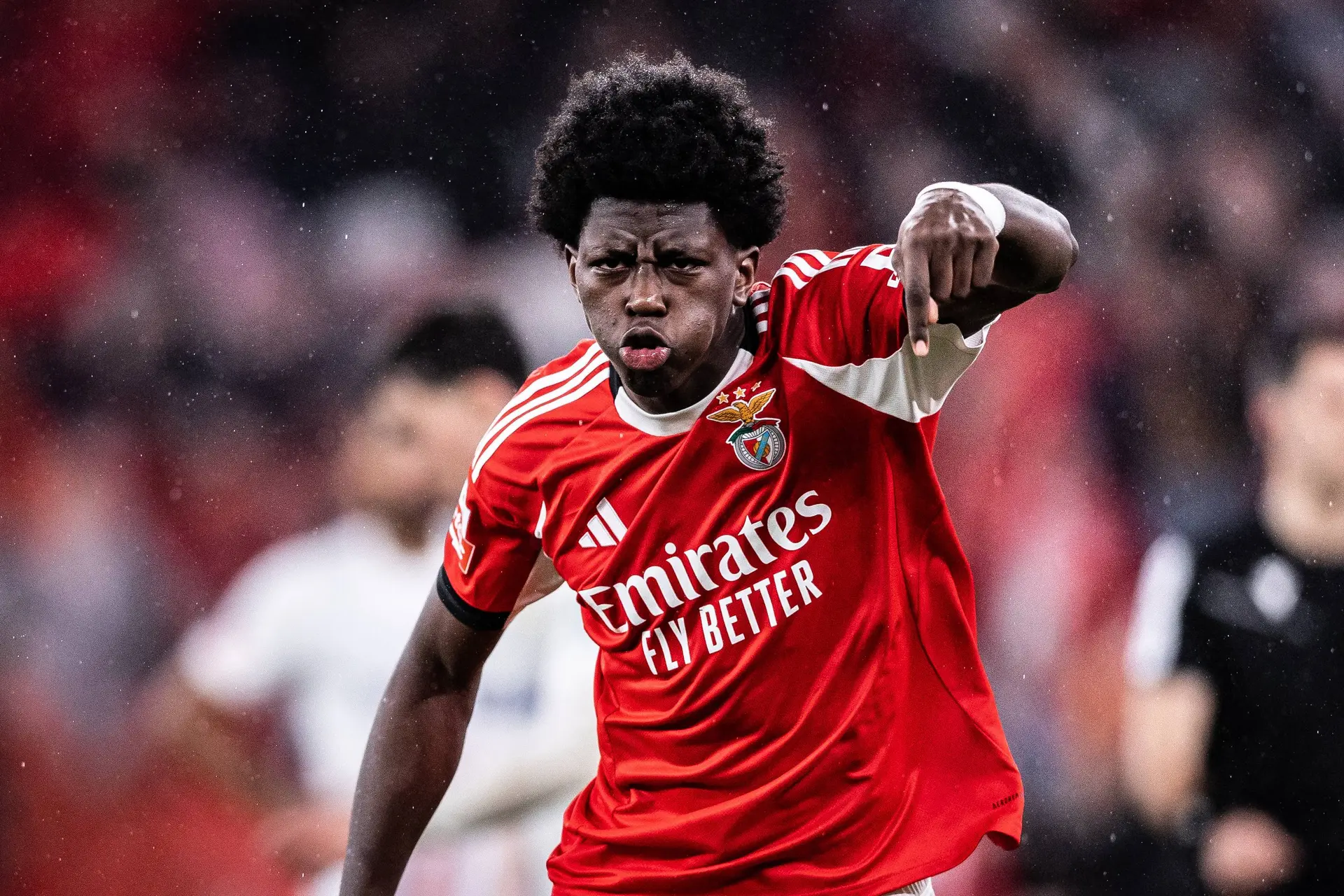 Le PSG menace, Benfica double le prix d'une pépite