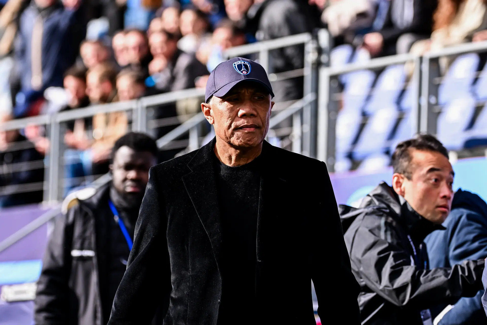 PFC : 4 joueurs écartés, Kombouaré balance tout