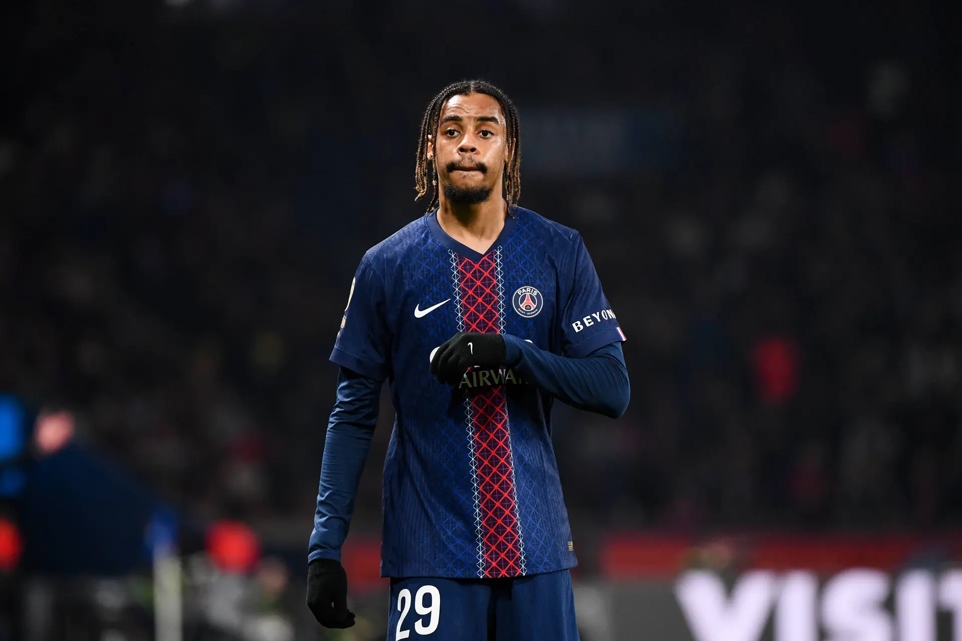 Barcola drague le Barça, le PSG se fâche