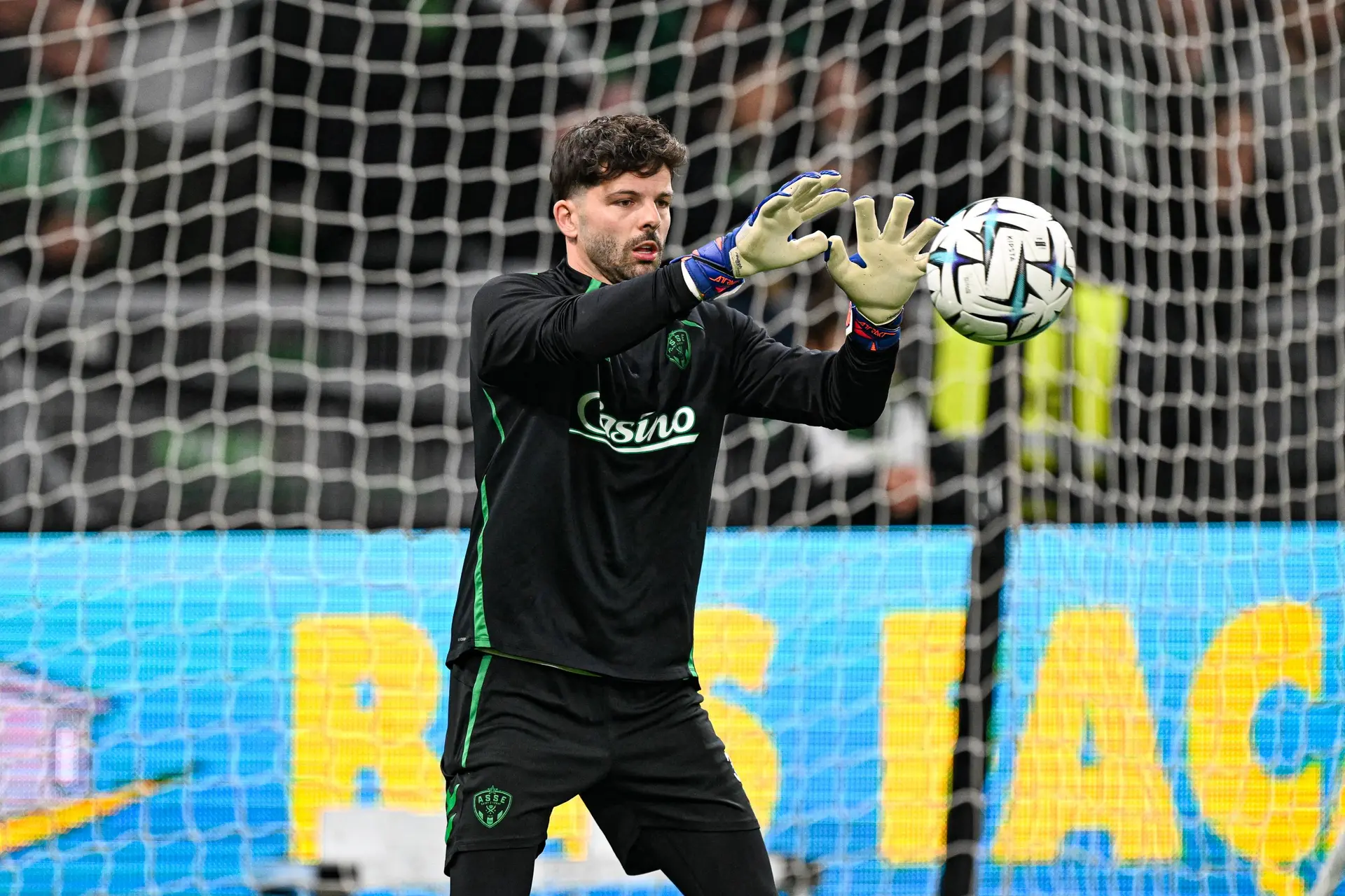 Larsonneur viré au mercato, l'ASSE a tranché