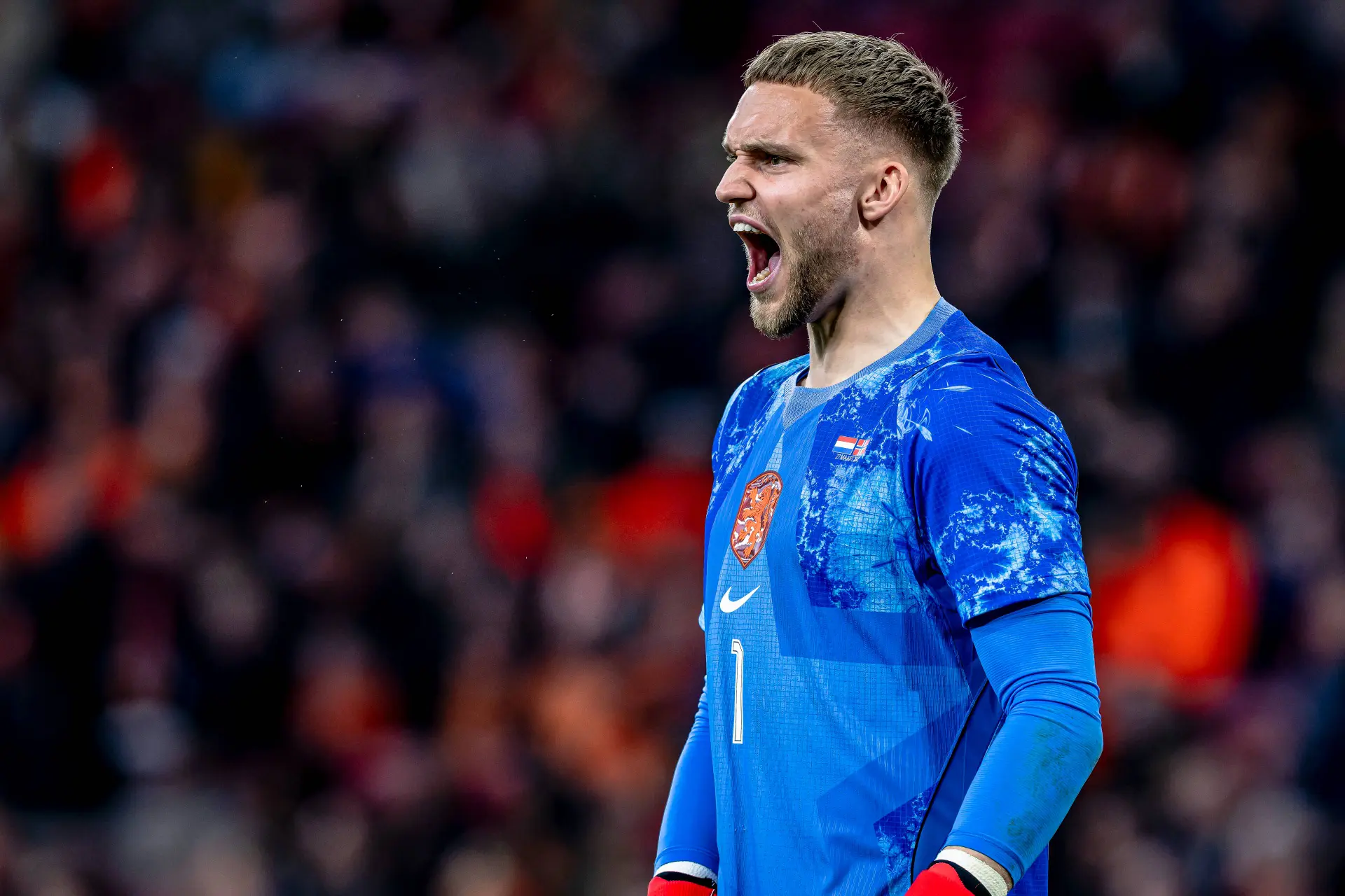 PSG : Bart Verbruggen tout proche de Paris