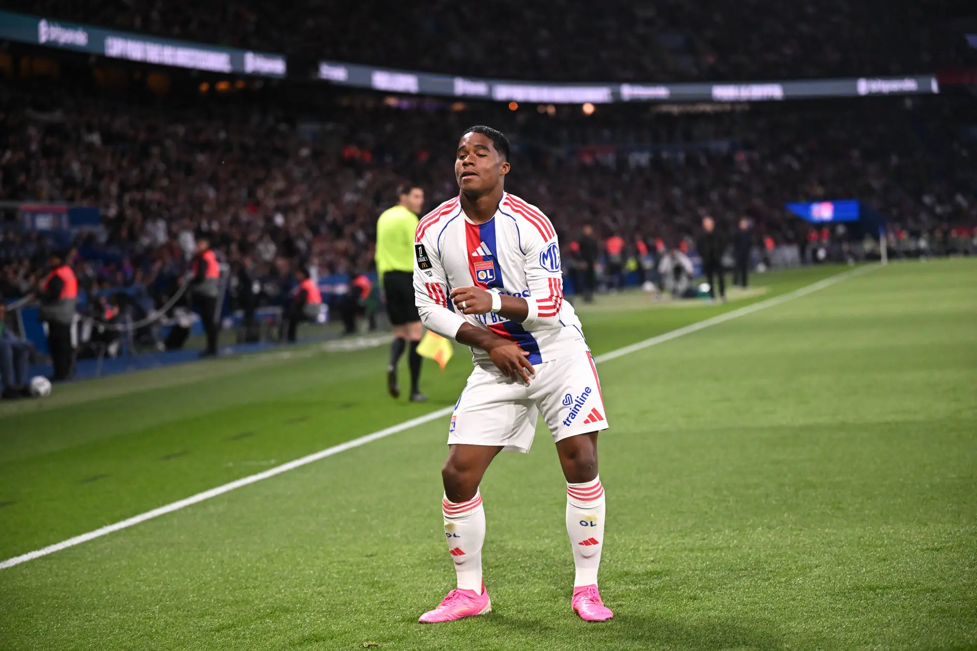 PSG-OL : Une faute d'Endrick sur Vitinha oubliée par la VAR ?