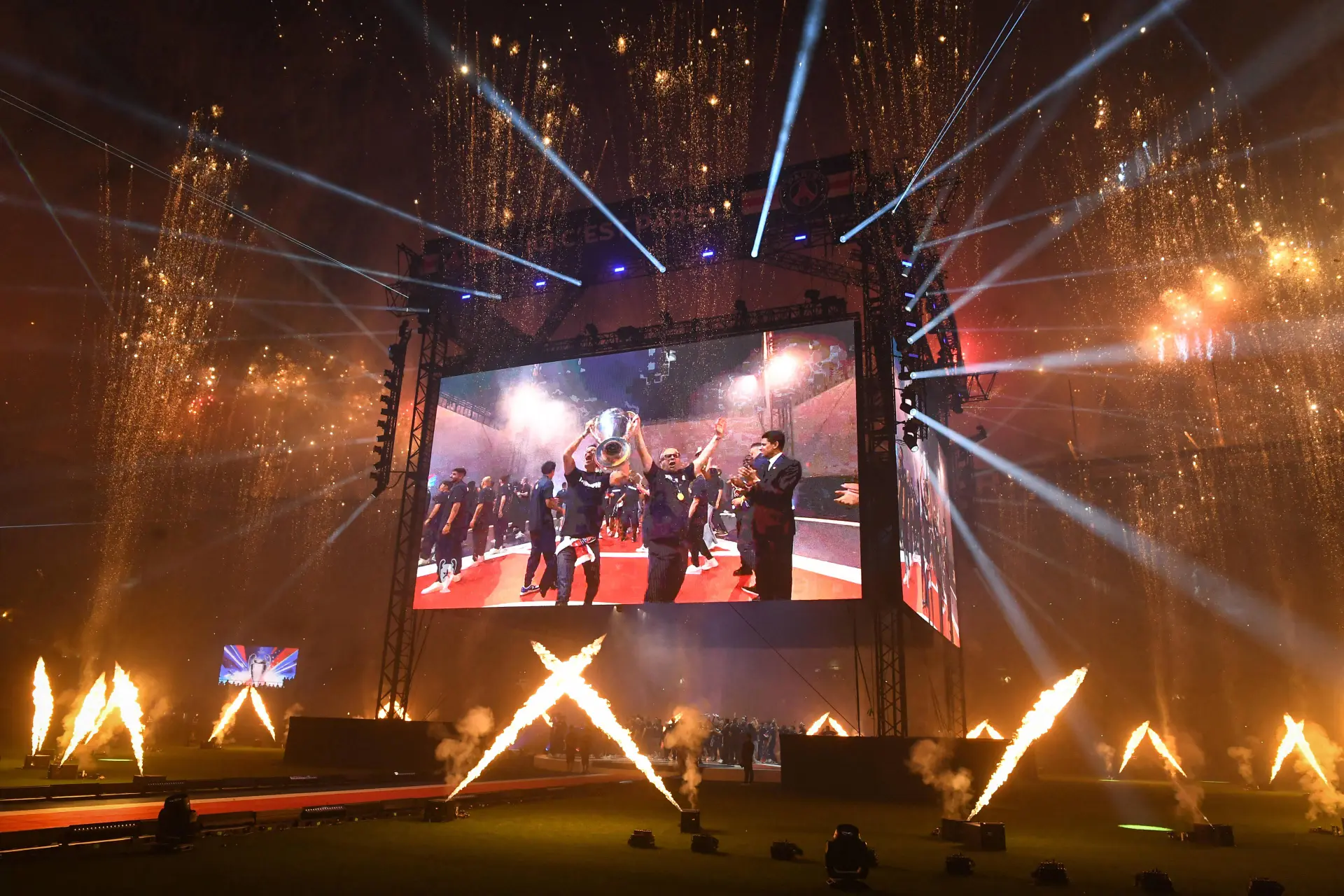 210.000 supporters se battent pour voir PSG-Arsenal au Parc des Princes