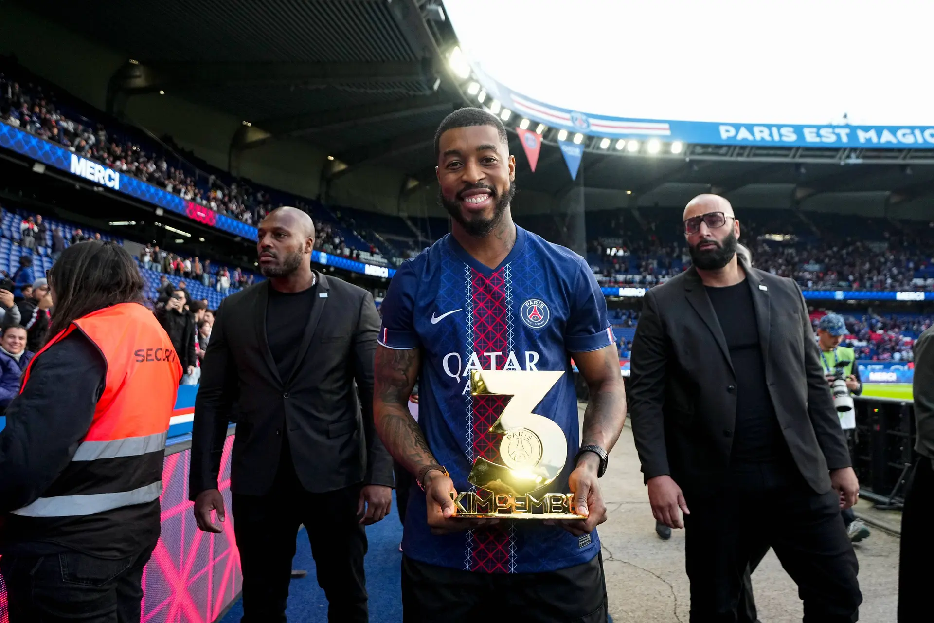 Le PSG fait un immense cadeau à Kimpembe