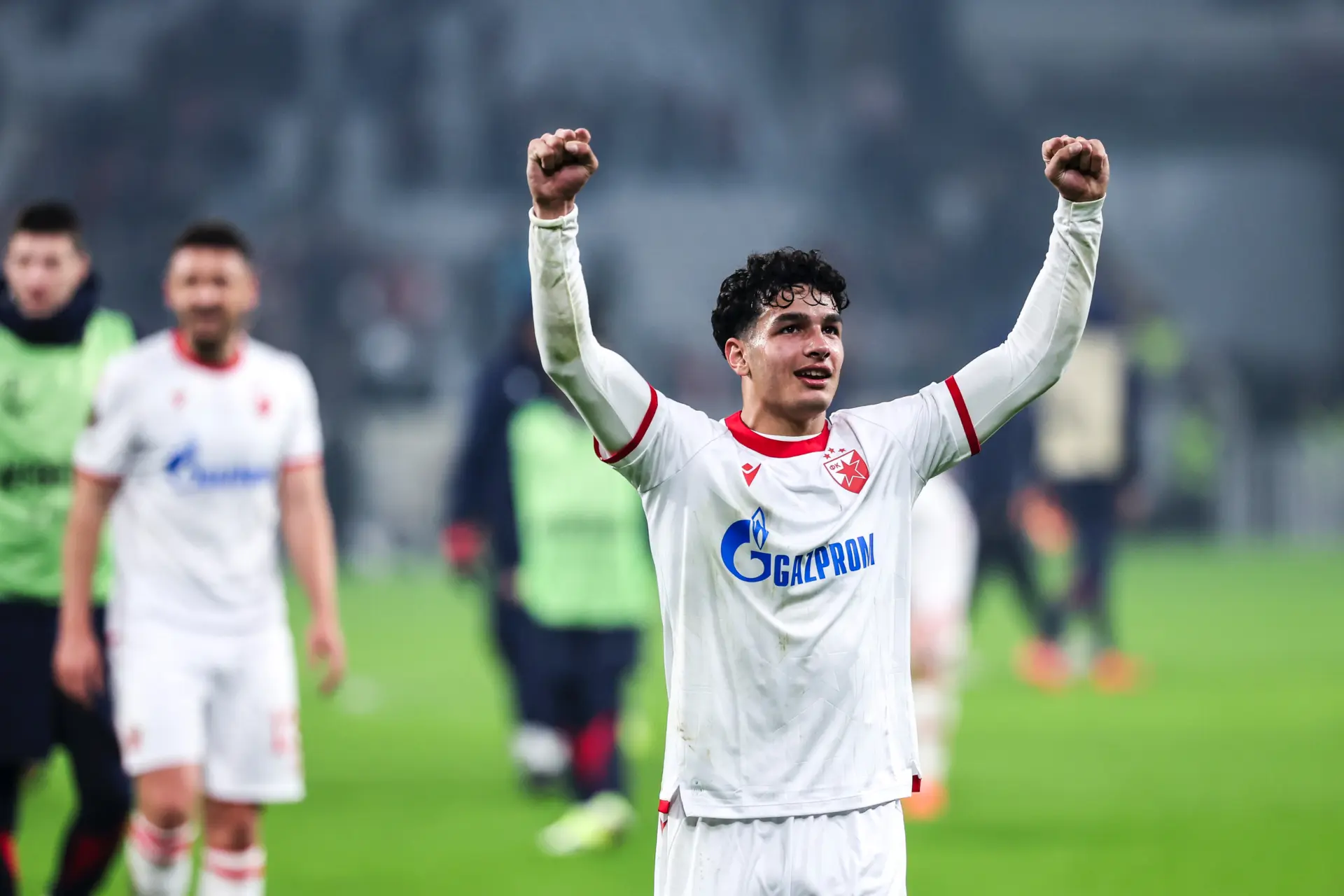 PSG : Le remplaçant de Nuno Mendes repéré en Serbie