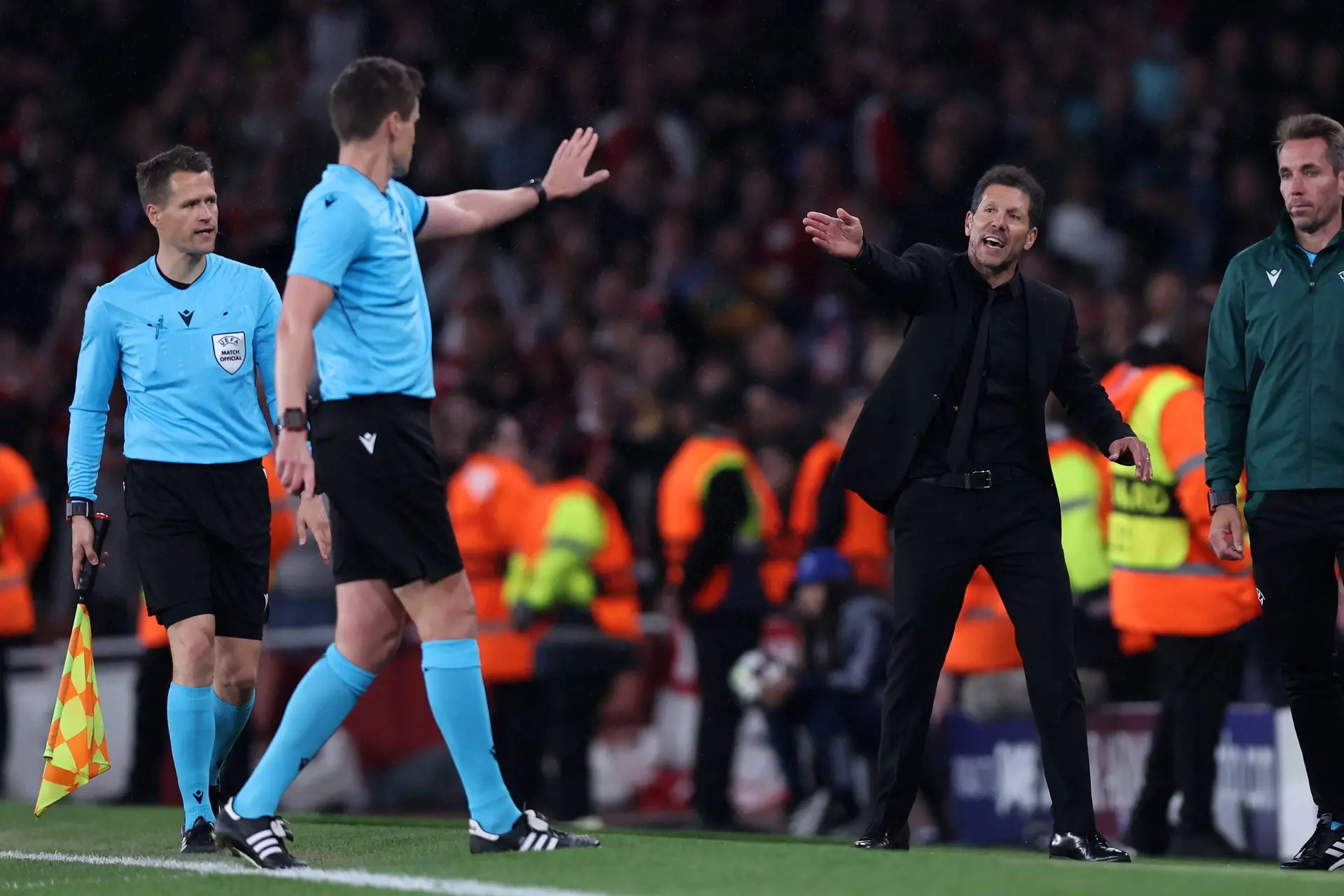 PSG-Arsenal : L'arbitre allemand ne fait rigoler personne