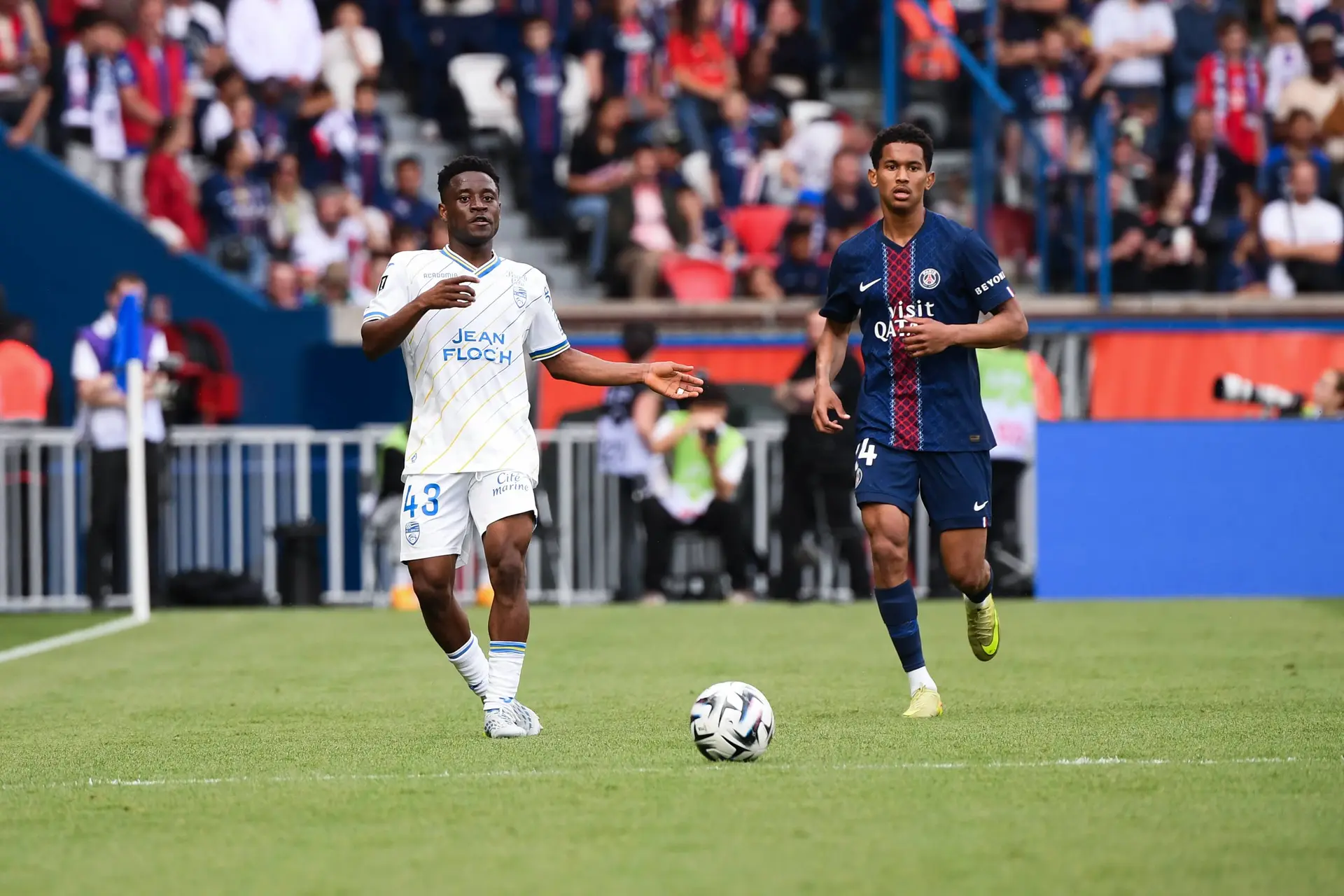 Les caisses sont vides, l'OM déchire son offre