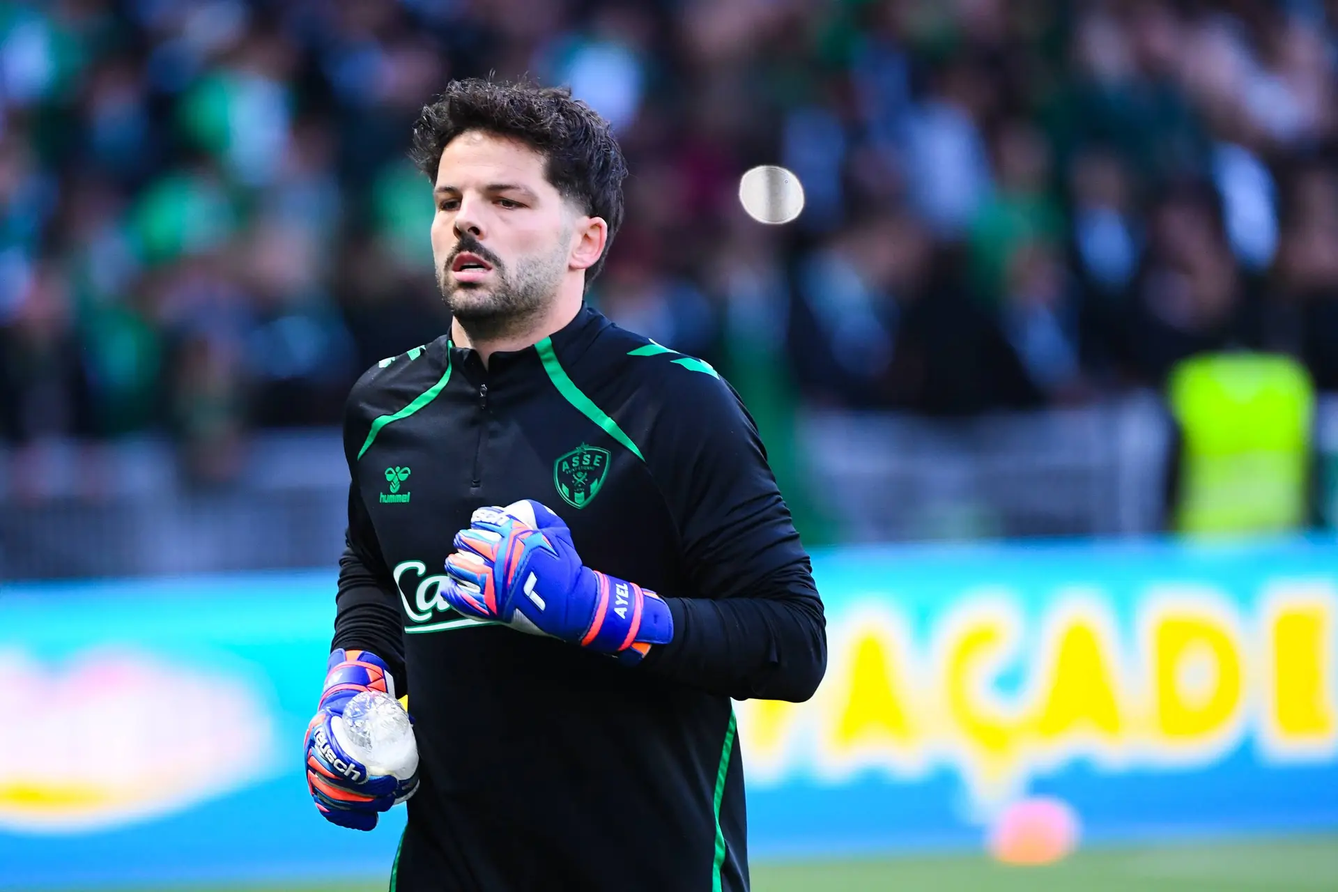 Asse Il Se Met Les Fans A Dos La Guerre Est Declaree