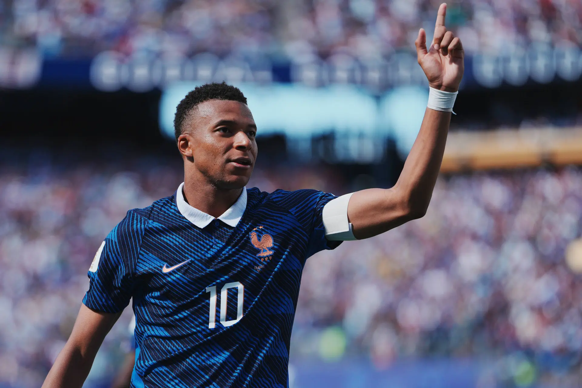 Surprise Au Ballon Dor Mbappe Prend La Tete