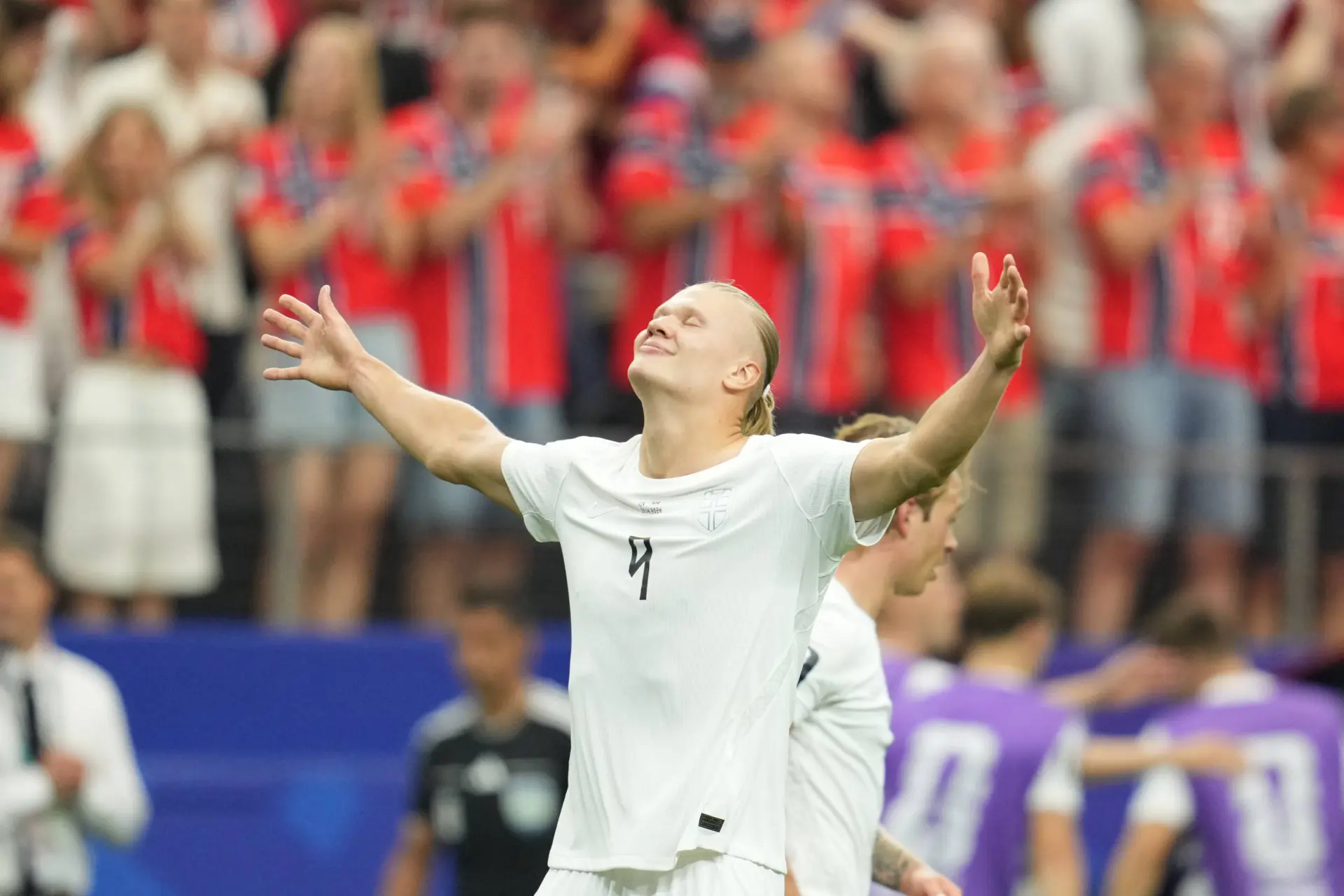 Haaland envoie la Norvège en 1/8e de finale