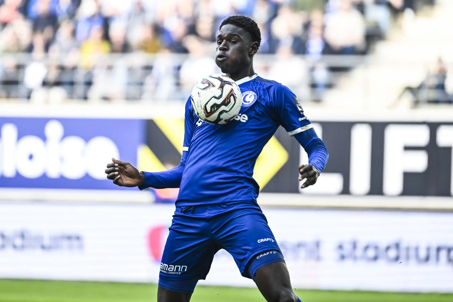 Ol Un Buteur De 18 Ans Contre 15 Me Lyon Reflechit