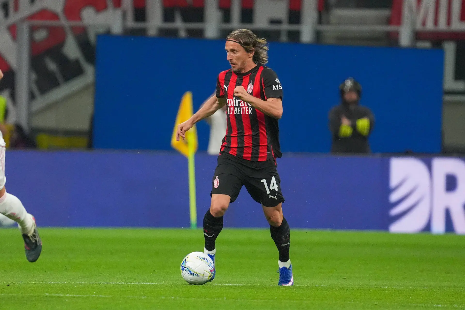 Officiel Leternel Modric Prolonge Au Milan Ac