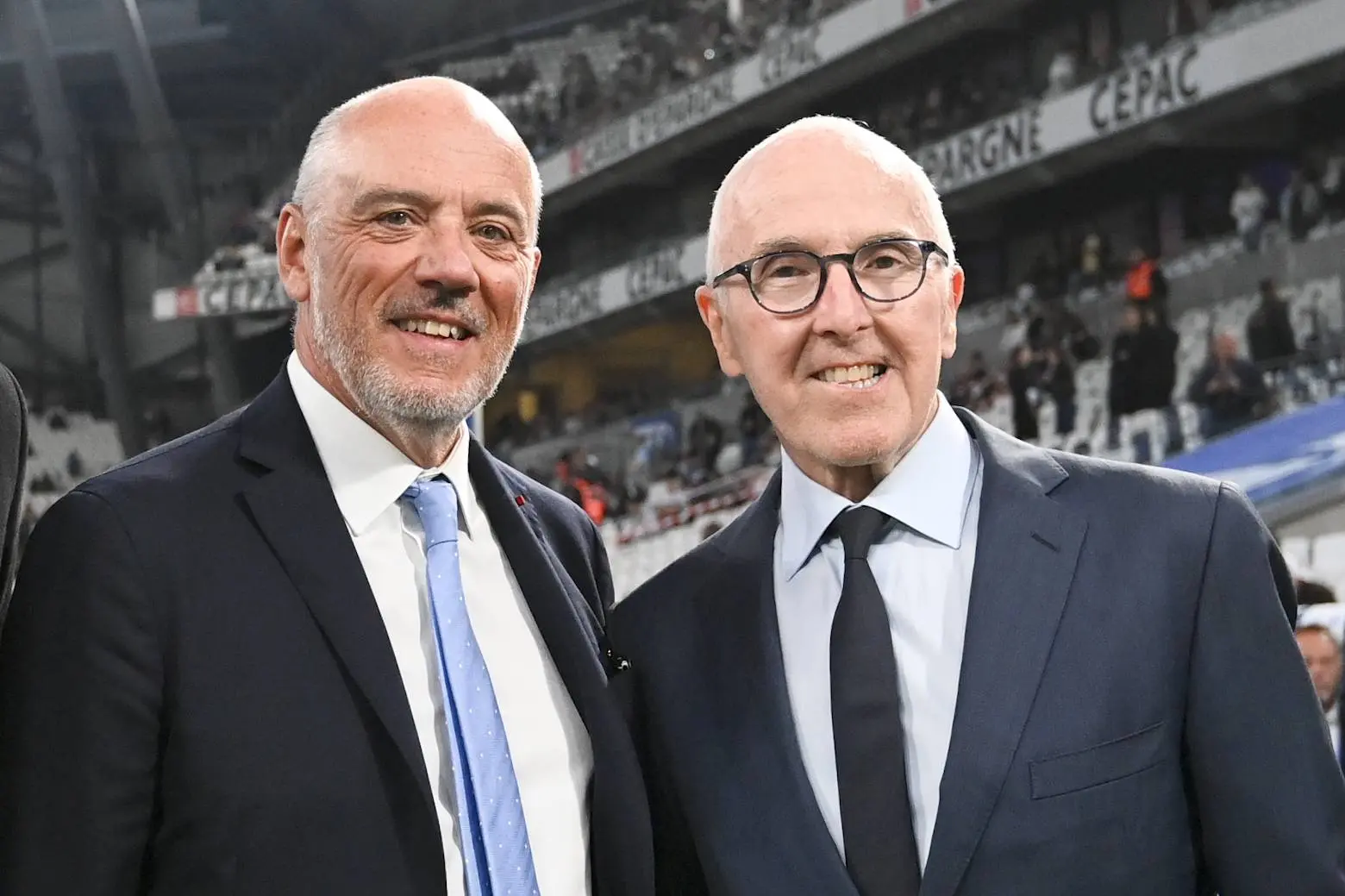Om Mccourt Confie A Une Societe Anglaise La Vente Des Joueurs