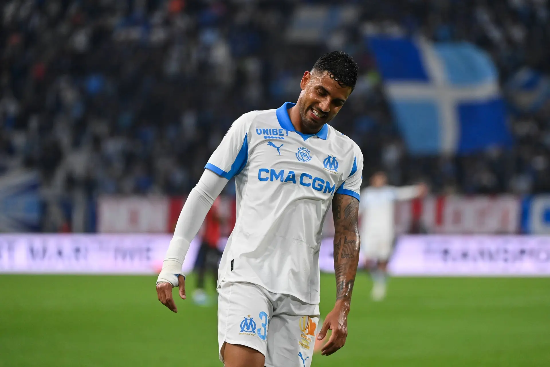 Lom Attaque Pour Emerson Panique A Bord